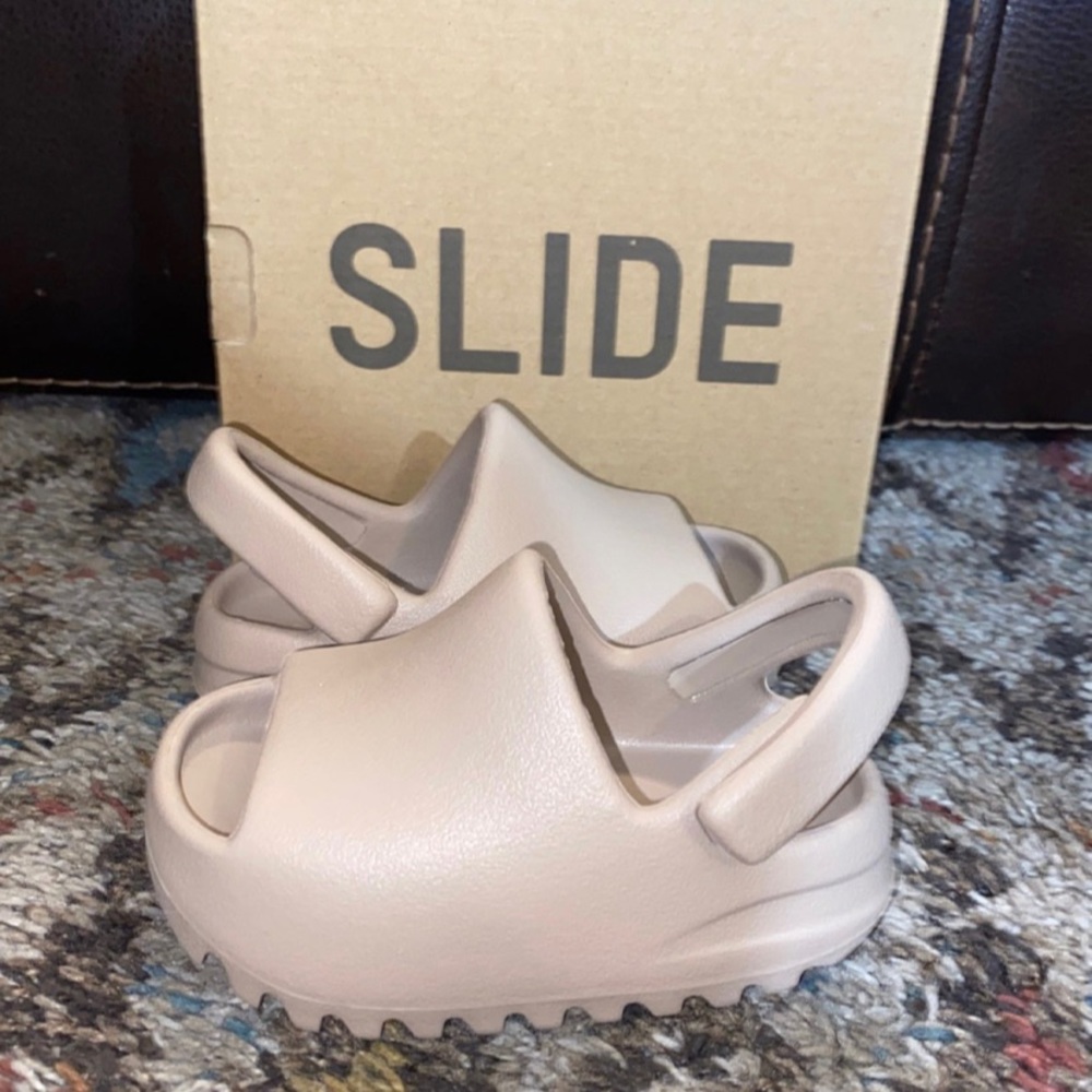 Yeezy Slide Pure